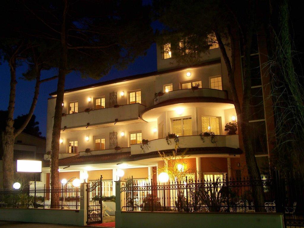 Hotel Villa Pina 米兰马瑞提那 外观 照片